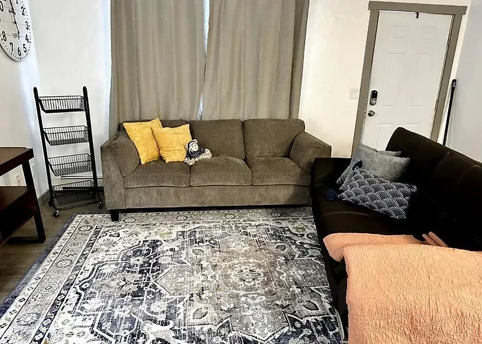 Comfortable 2Br Apt Central