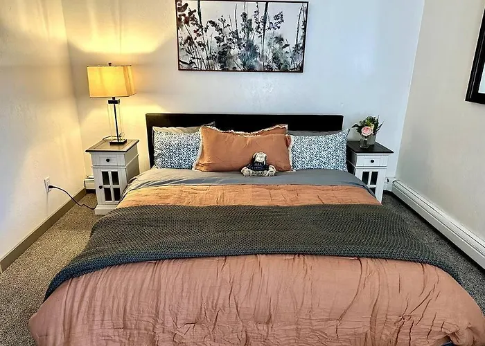 Comfortable 2Br Apt Central